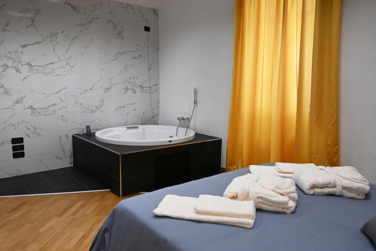 Palace Eight - Suites & Spa Cosenza Esterno foto