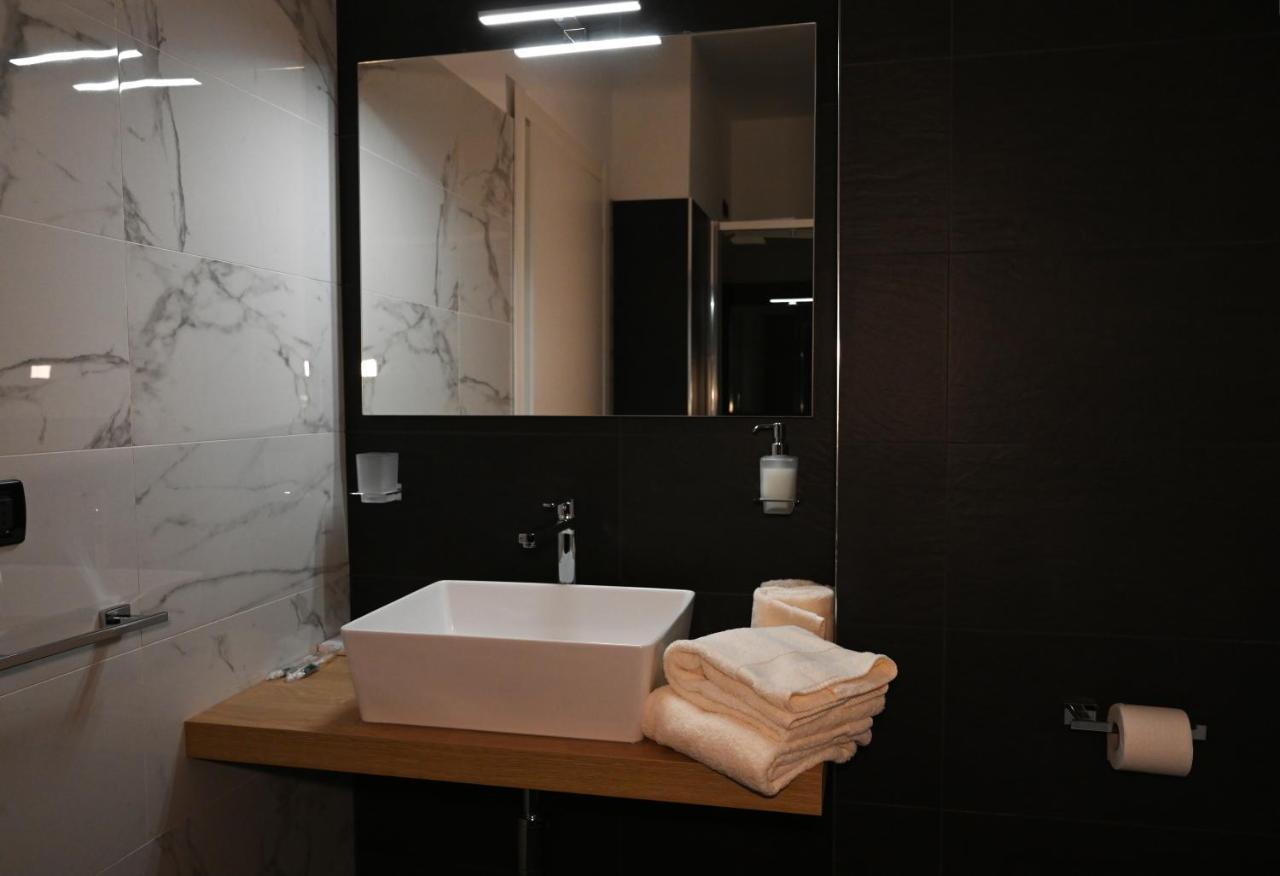 Palace Eight - Suites & Spa Cosenza Esterno foto