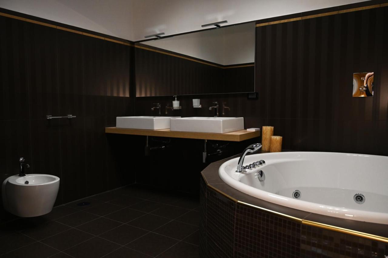 Palace Eight - Suites & Spa Cosenza Esterno foto