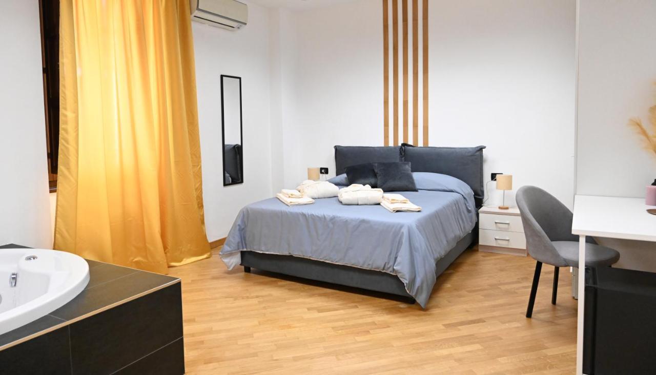 Palace Eight - Suites & Spa Cosenza Esterno foto