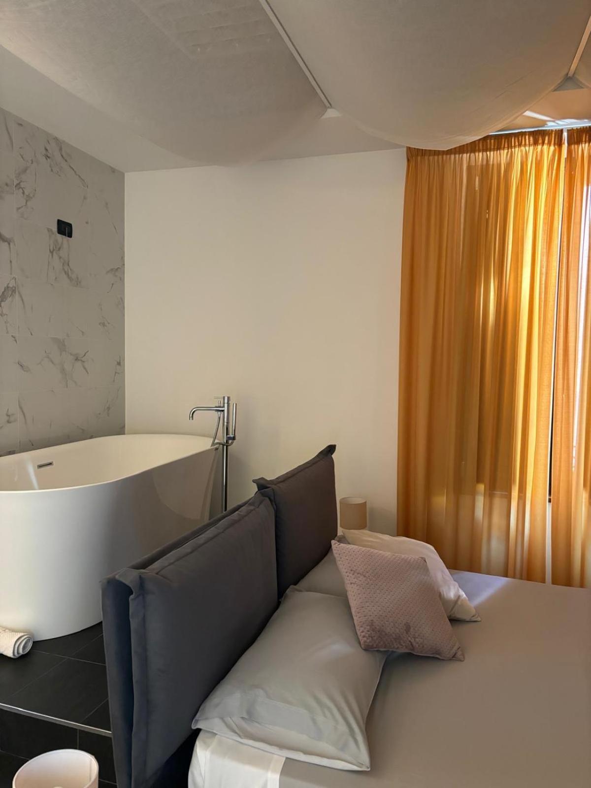 Palace Eight - Suites & Spa Cosenza Esterno foto