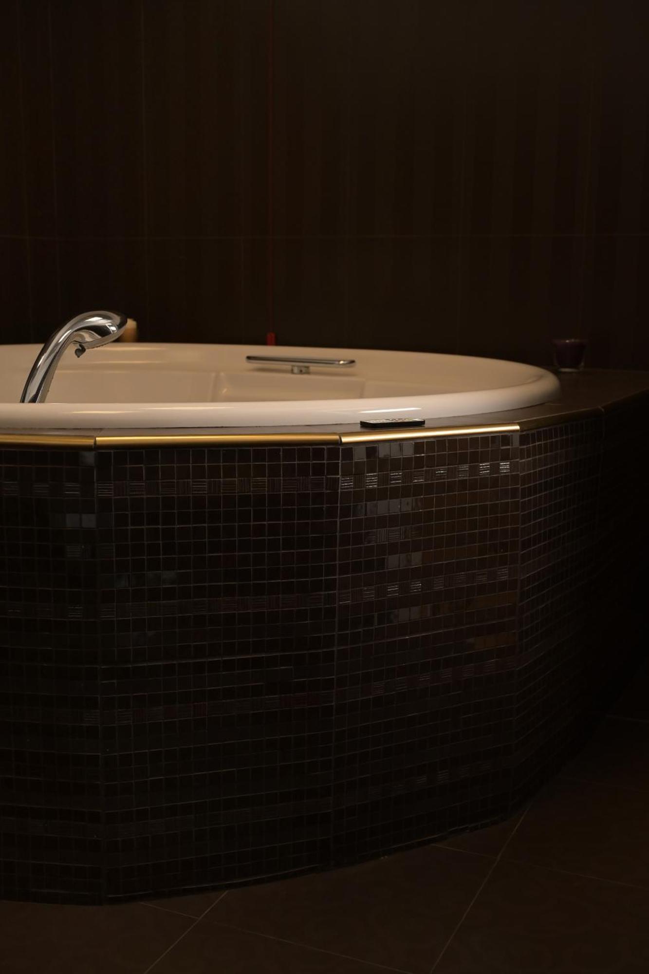 Palace Eight - Suites & Spa Cosenza Esterno foto