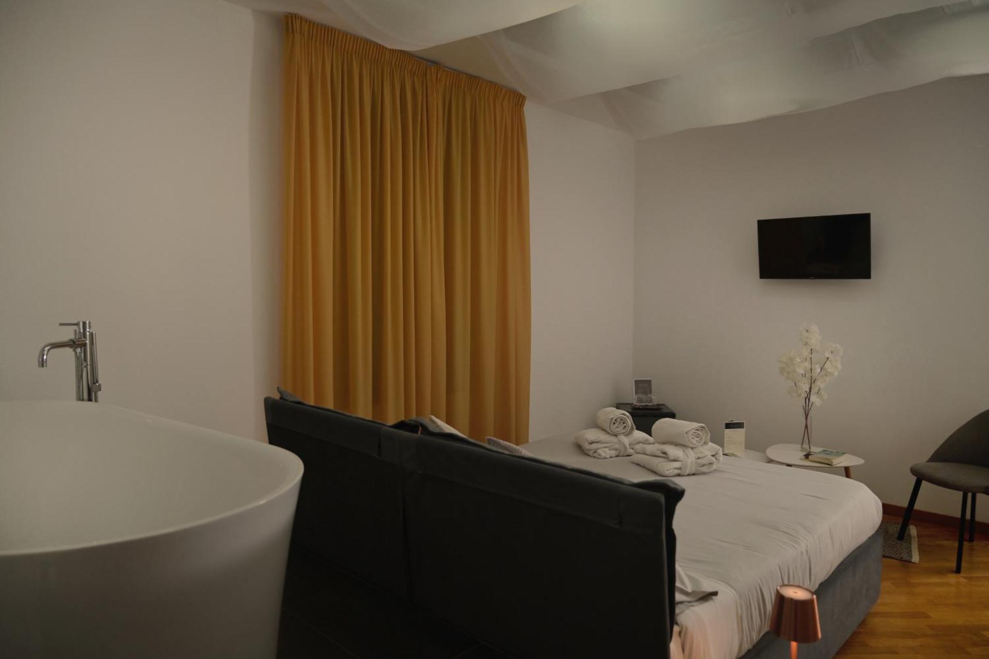 Palace Eight - Suites & Spa Cosenza Esterno foto