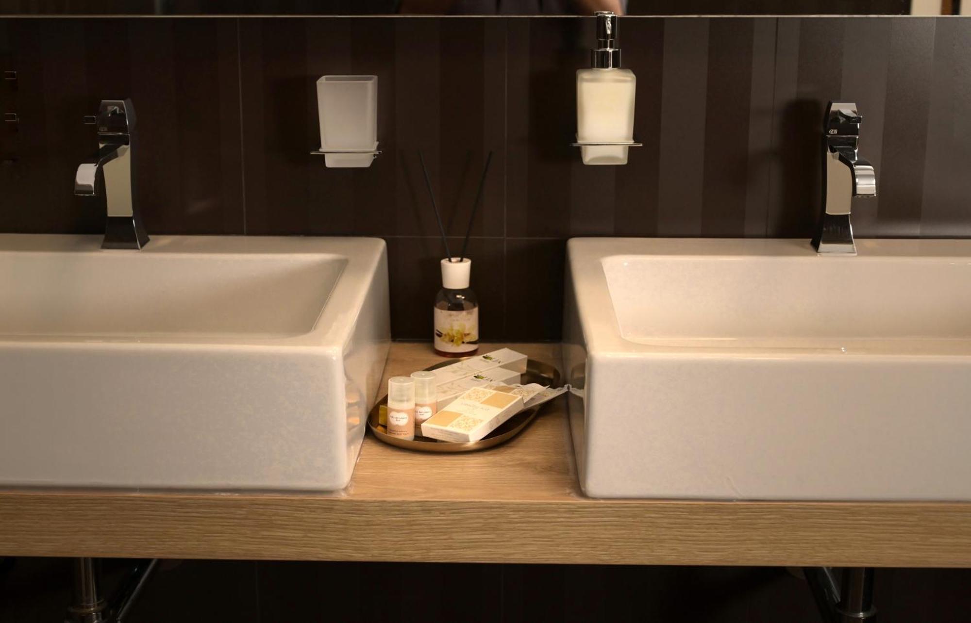 Palace Eight - Suites & Spa Cosenza Esterno foto