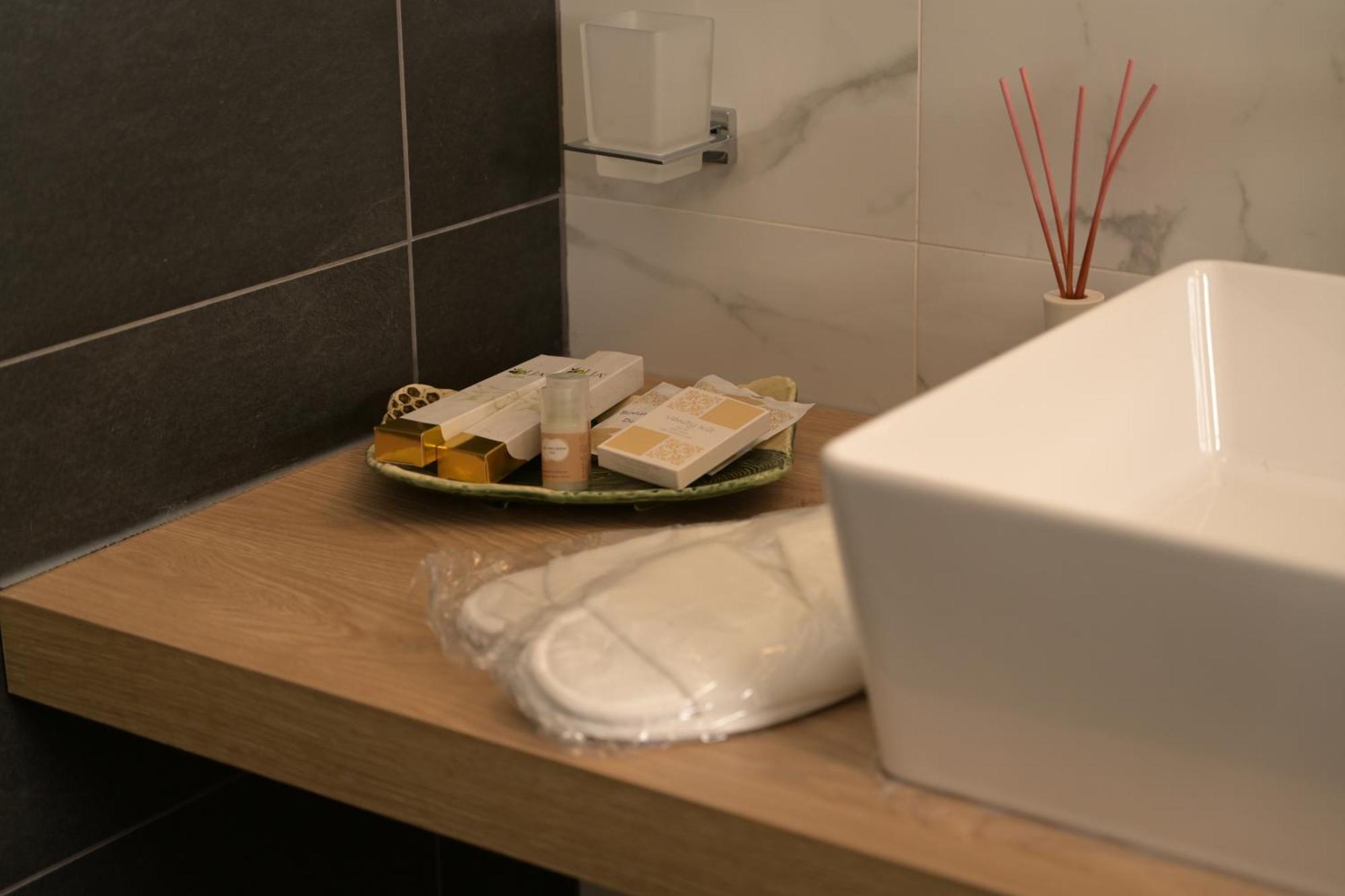 Palace Eight - Suites & Spa Cosenza Esterno foto